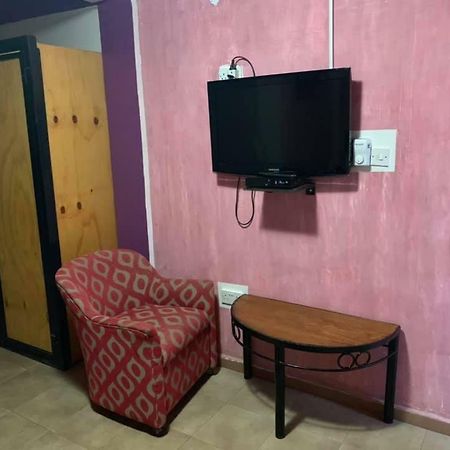 Vlv International Guest House Кололі Екстер'єр фото