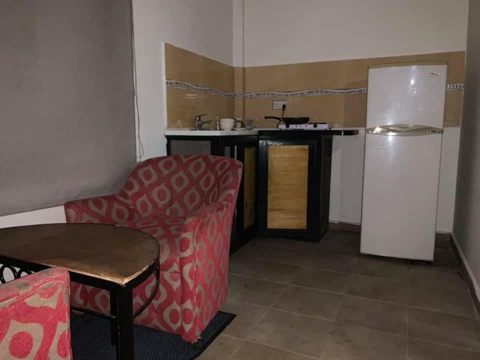 Vlv International Guest House Кололі Екстер'єр фото